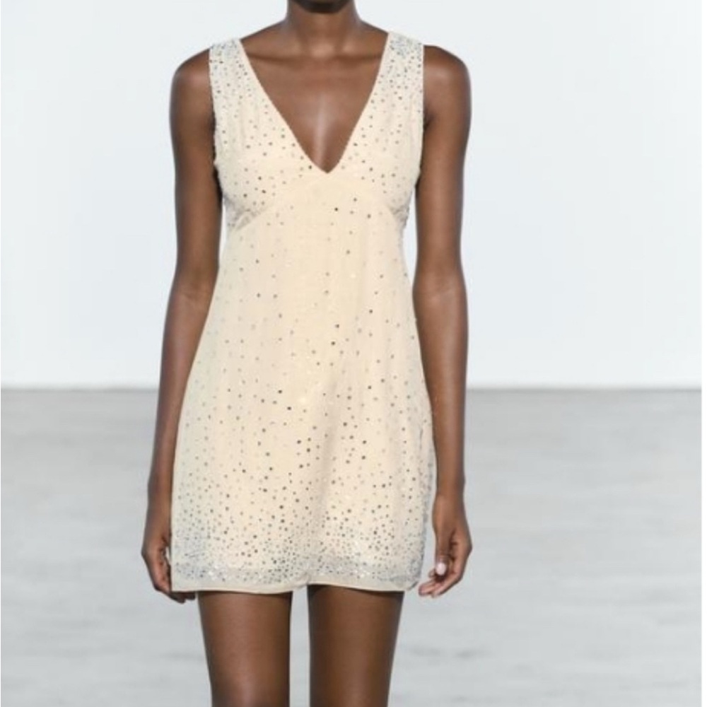 Zara ZW Collection Sparkly
Rhinestones Cream Sleeveless Mini
Dress size:XS